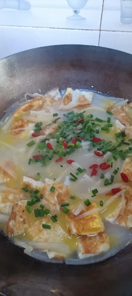 Shredded Daikon and Pan-Fried Egg Soup (Flavorful Version)