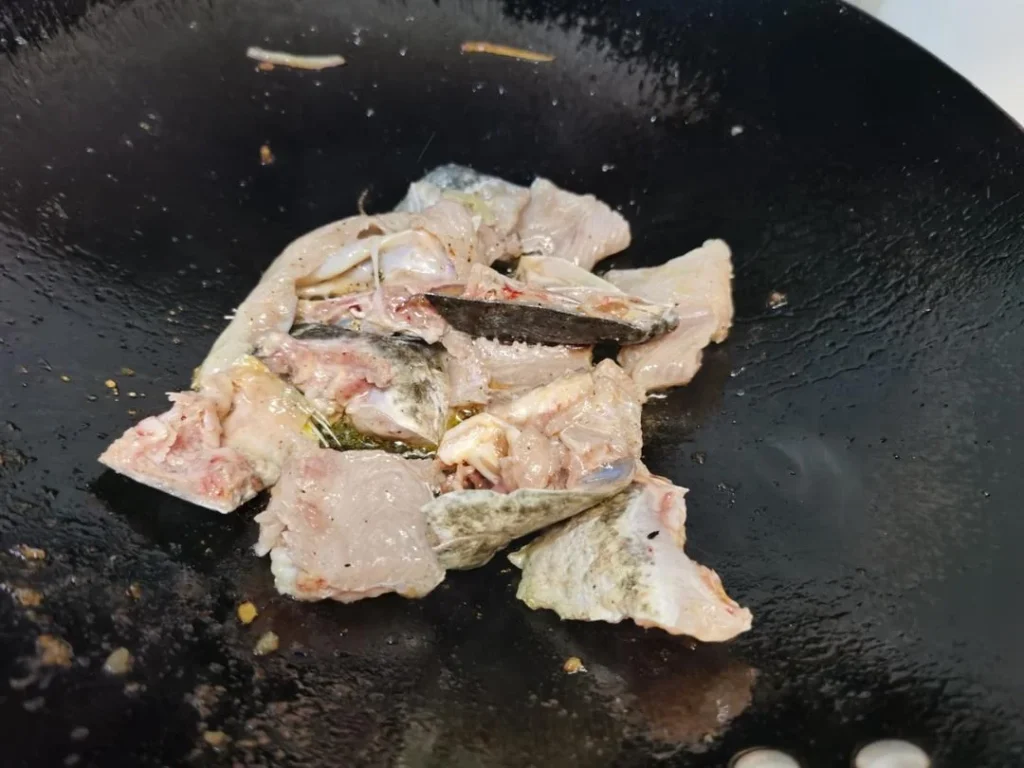 Stir-fried Snakehead Fish Fillets