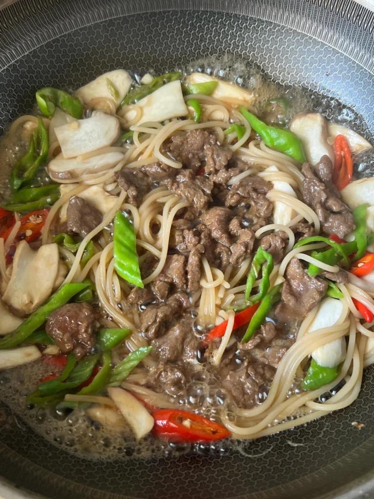 Hot and Sour King Oyster Mushroom & Beef Braised Noodles
