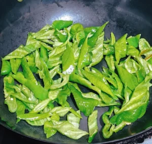 Foolproof Stir-fried Eggs with Green Peppers