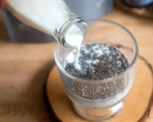 Blueberry Chia Seed Overnight Oats | Lazy Slimming Breakfast