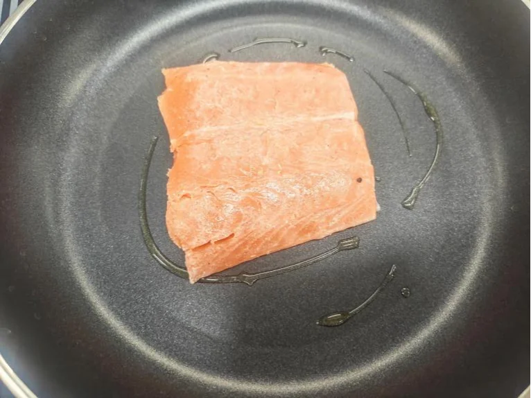Pan-seared Salmon Salad with Orange Vinaigrette