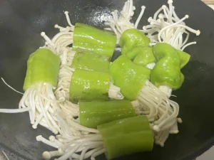 Green Peppers Stuffed with Enoki Mushrooms