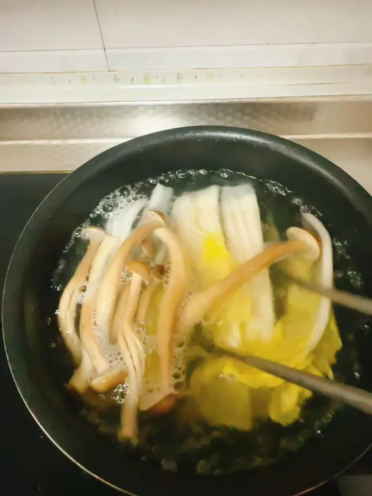 Low-Fat Spicy Beef Soba Noodle Soup