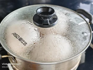 Black Rice Steamed Buns with Mushroom & Beef Clay Pot