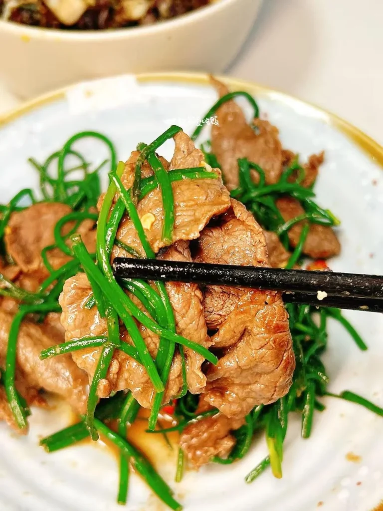 Stir-fried Beef with Sand Chives