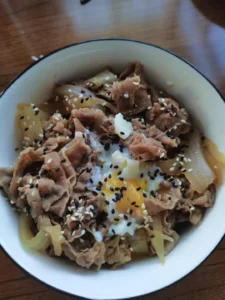 Copycat Yoshinoya Beef Rice Bowl ๐