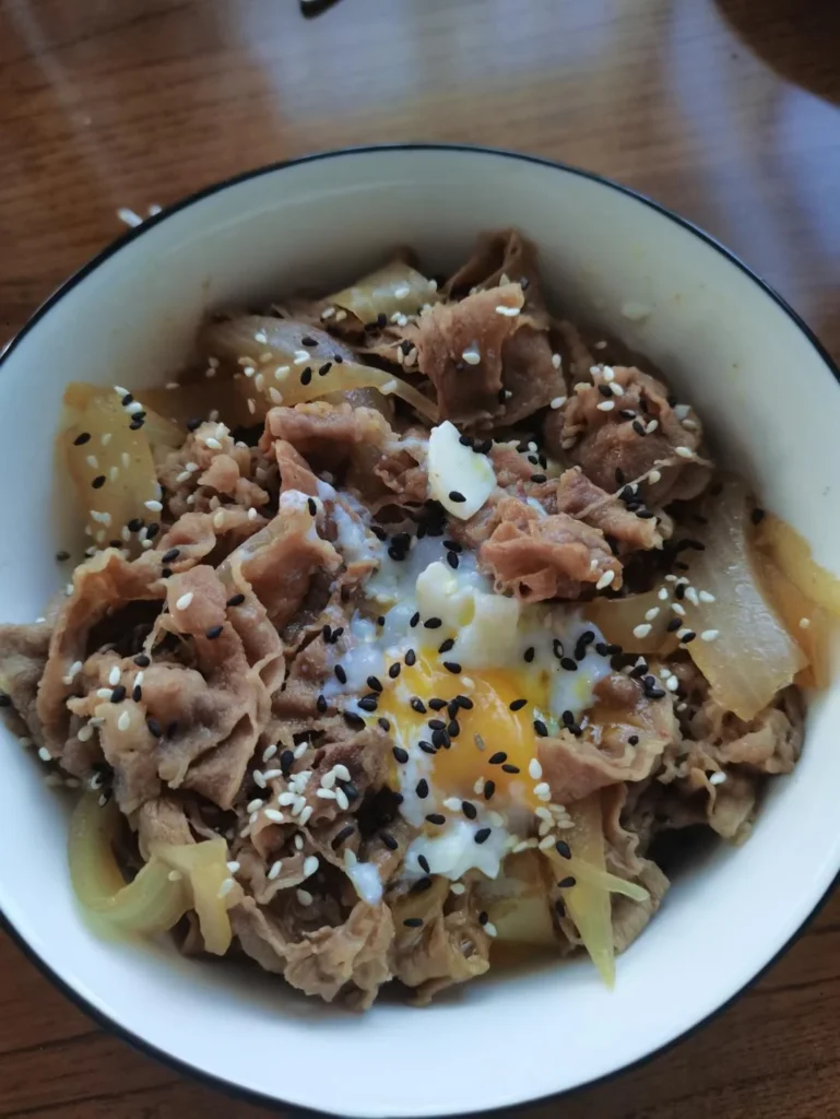 Copycat Yoshinoya Beef Rice Bowl 🍛