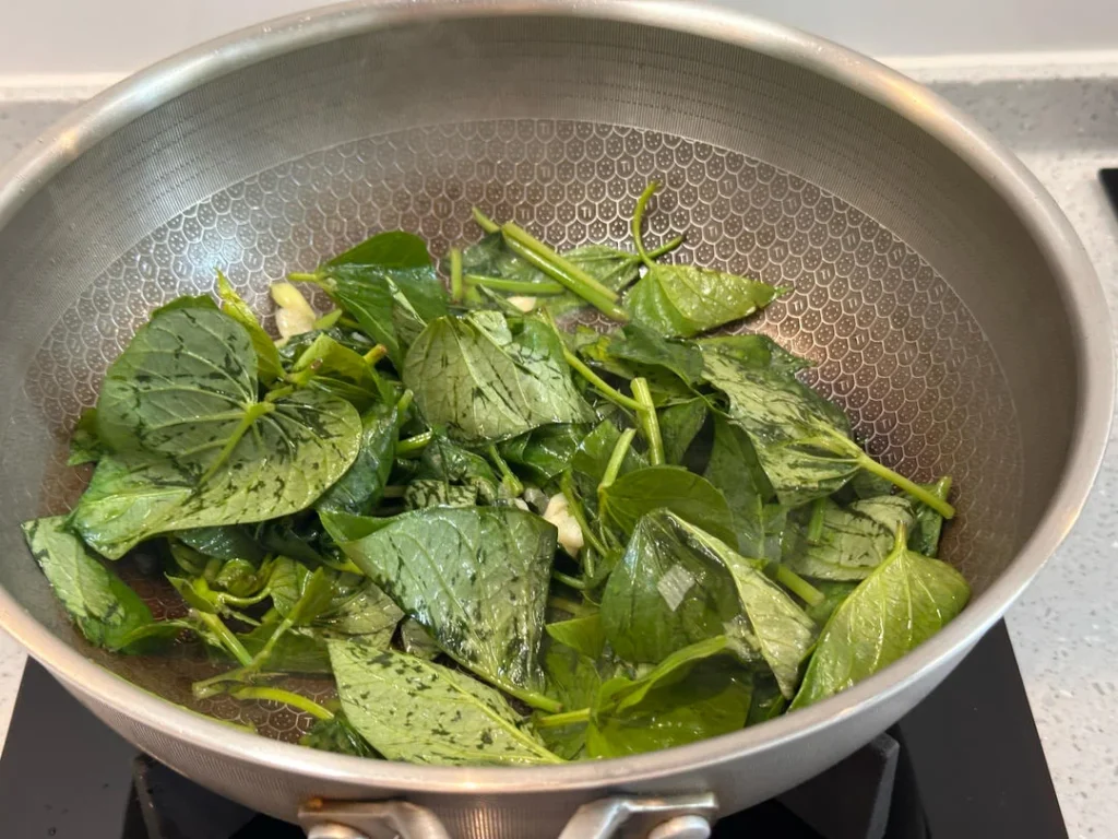 Garlic Sweet Potato Leaves (Quick Stir-fry)