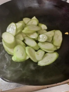Quick Stir-fried Loofah with Egg