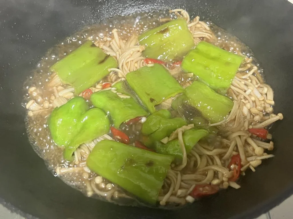 Green Peppers Stuffed with Enoki Mushrooms