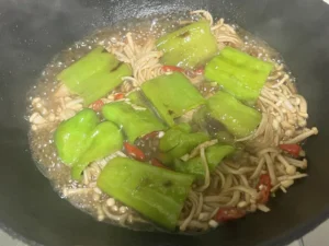 Green Peppers Stuffed with Enoki Mushrooms