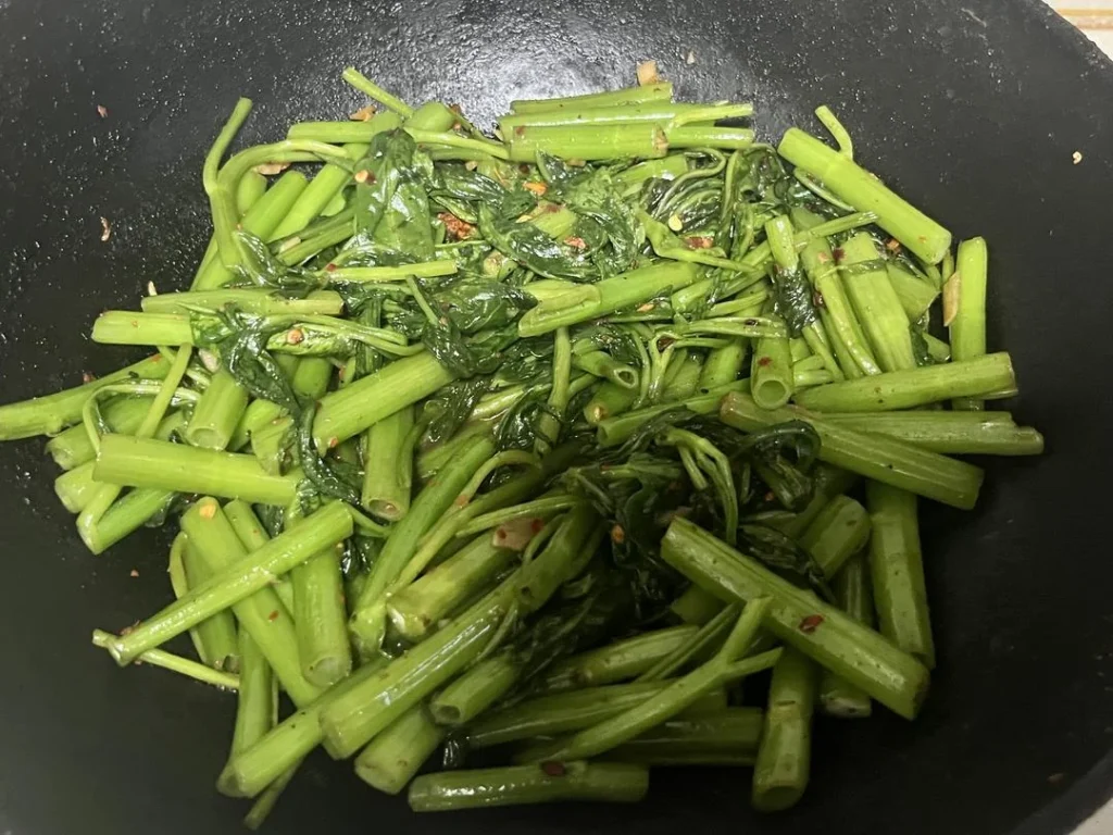 Spicy Stir-fried Water Spinach | Amazingly Easy Home-style Dish