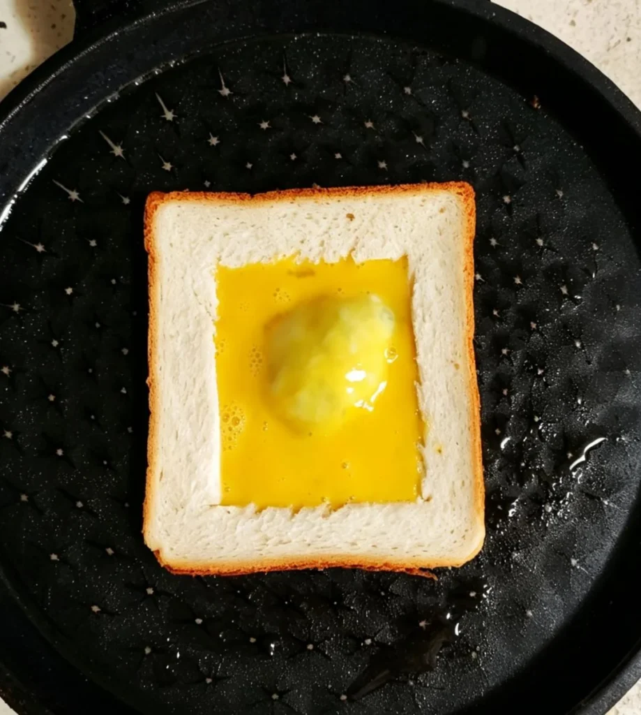 Super Easy Breakfast Toast Cups