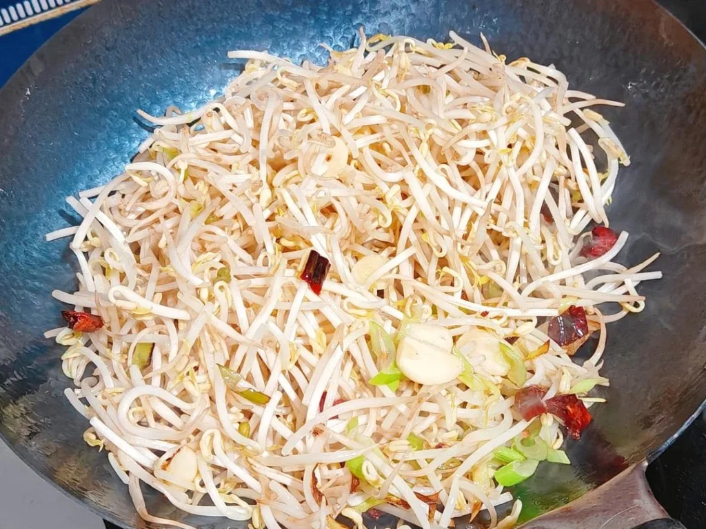 Crispy Stir-Fried Mung Bean Sprouts