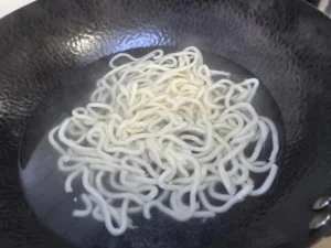 Quick Stir-Fried Beef Udon Noodles