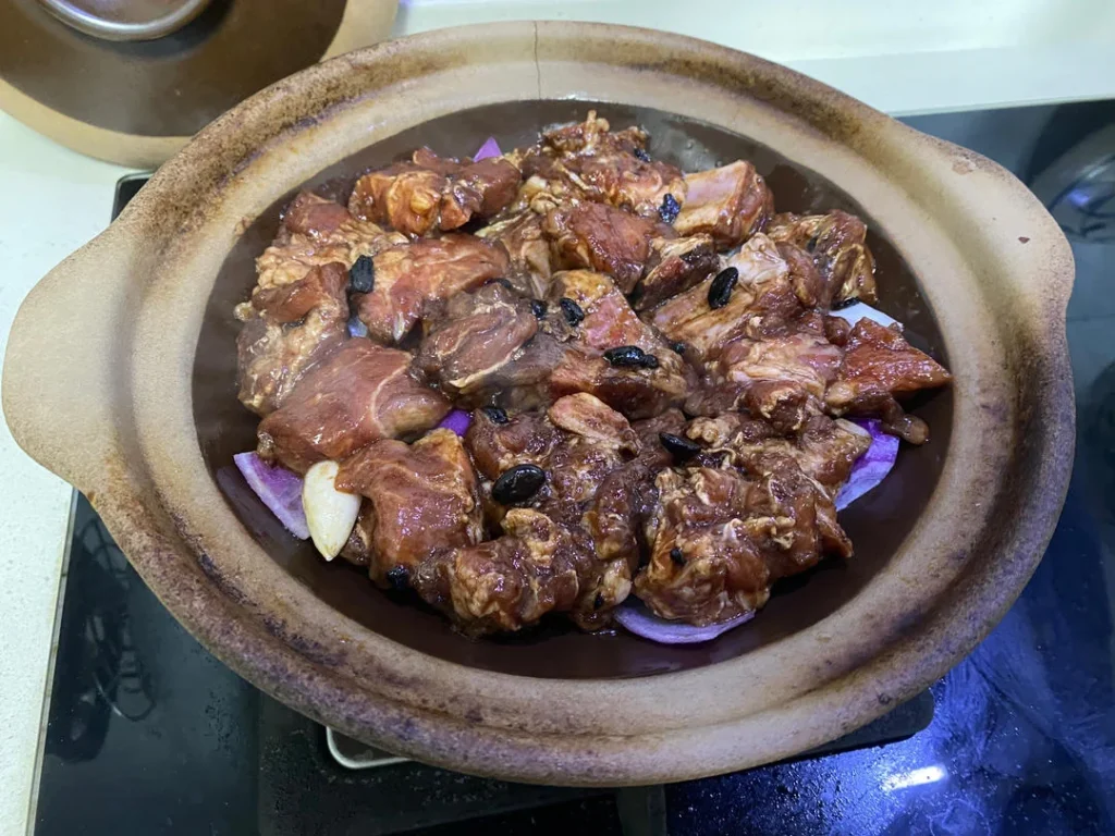 Sizzling Clay Pot Pork Ribs (Classic Cantonese)