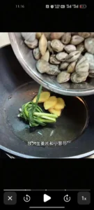 Spicy Stir-Fried Clams