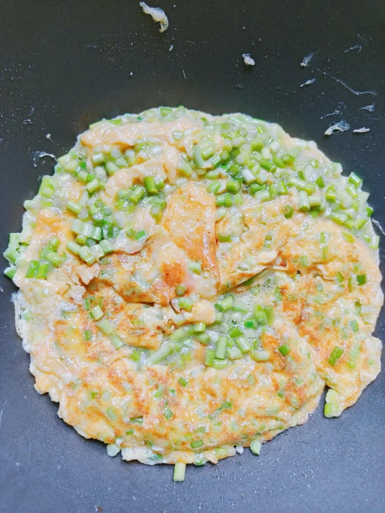 Stir-fried Eggs with Garlic Chives — Quick & Flavorful Home Cooking