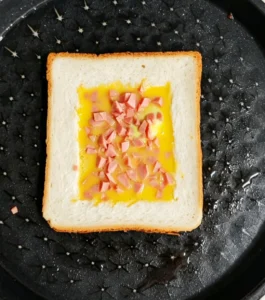 Super Easy Breakfast Toast Cups