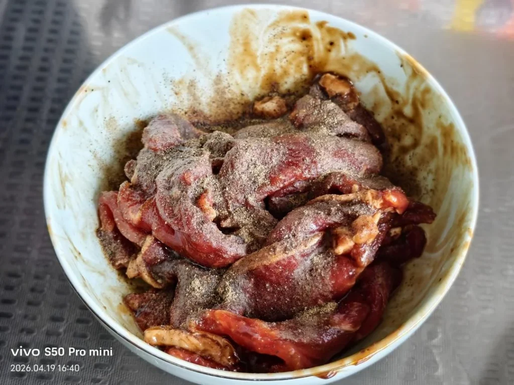 Black Rice Steamed Buns with Mushroom & Beef Clay Pot