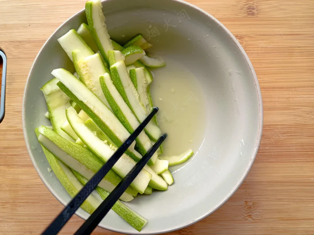Stir-Fried Zucchini with Egg and Minced Pork