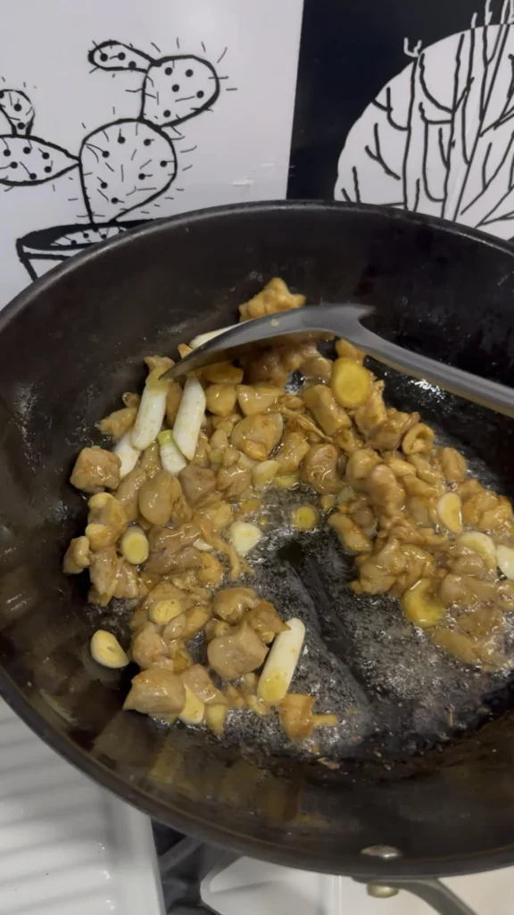 Stir-fried Chicken Dices with Green Peppers