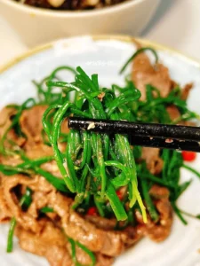 Stir-fried Beef with Sand Chives