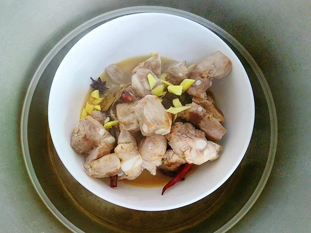 Steamed Silkworm Pupae, Eel, Abalone, and Pork Ribs