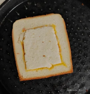 Super Easy Breakfast Toast Cups
