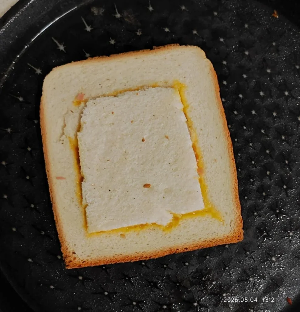 Super Easy Breakfast Toast Cups