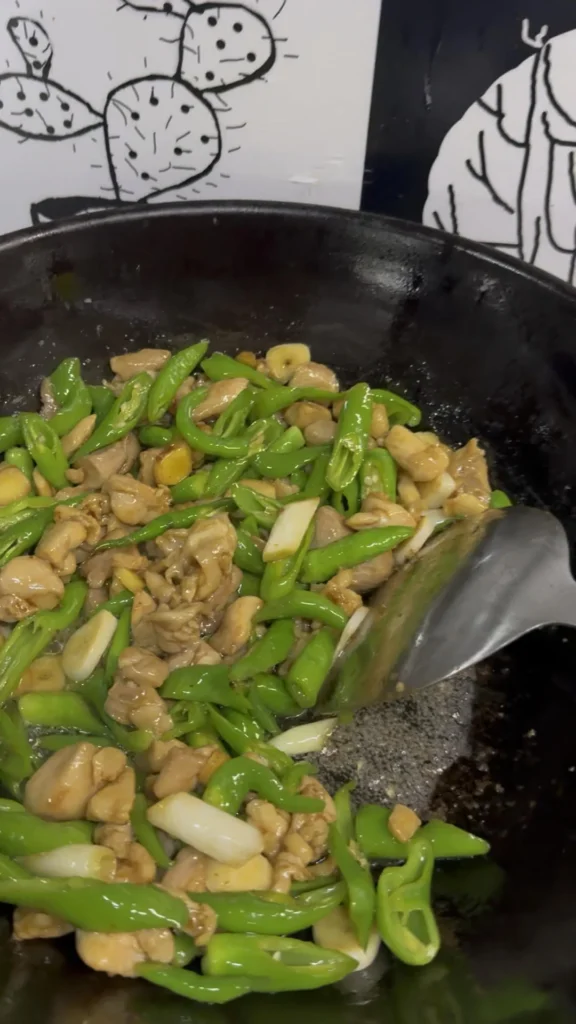 Stir-fried Chicken Dices with Green Peppers