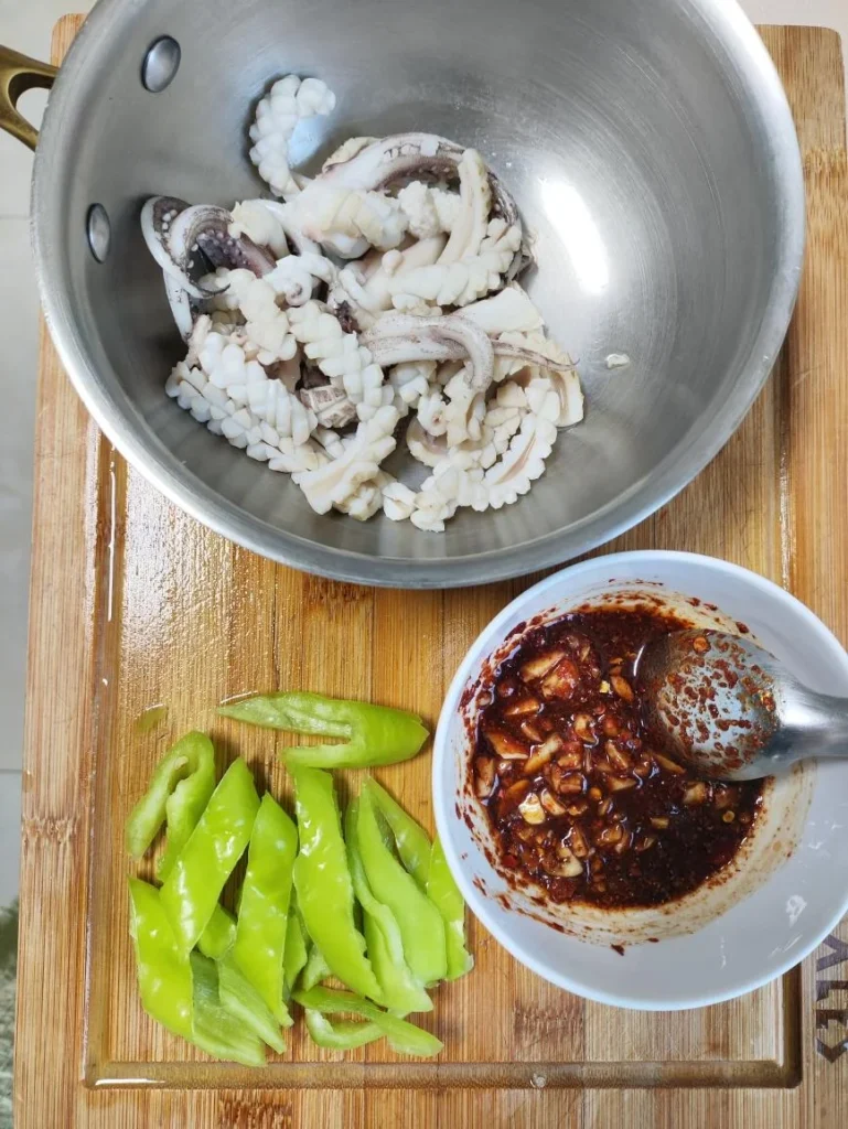 Stir-fried Squid with Gochujang Sauce