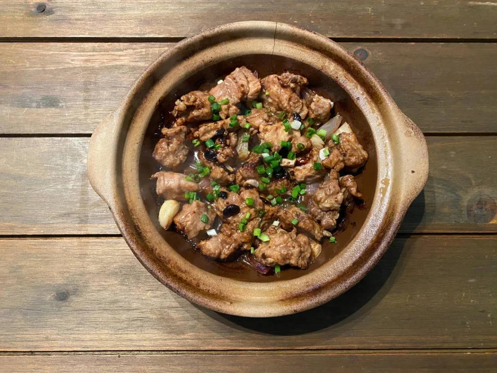 Sizzling Clay Pot Pork Ribs (Classic Cantonese)