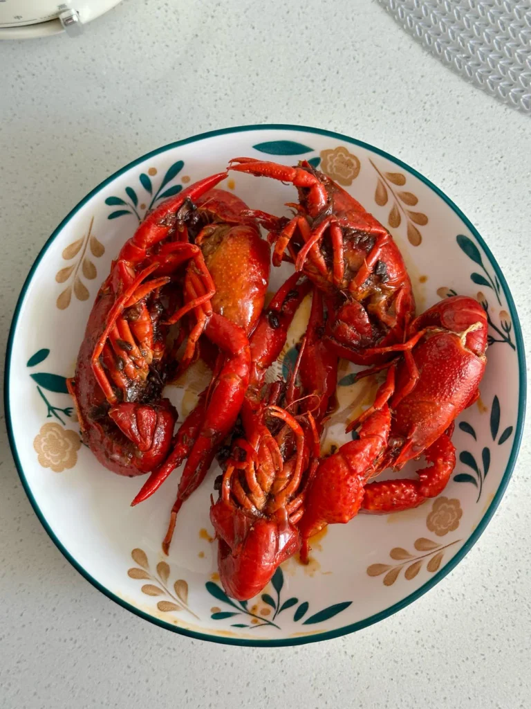 Oil-Braised Crayfish with Ramen (Quick Recipe)