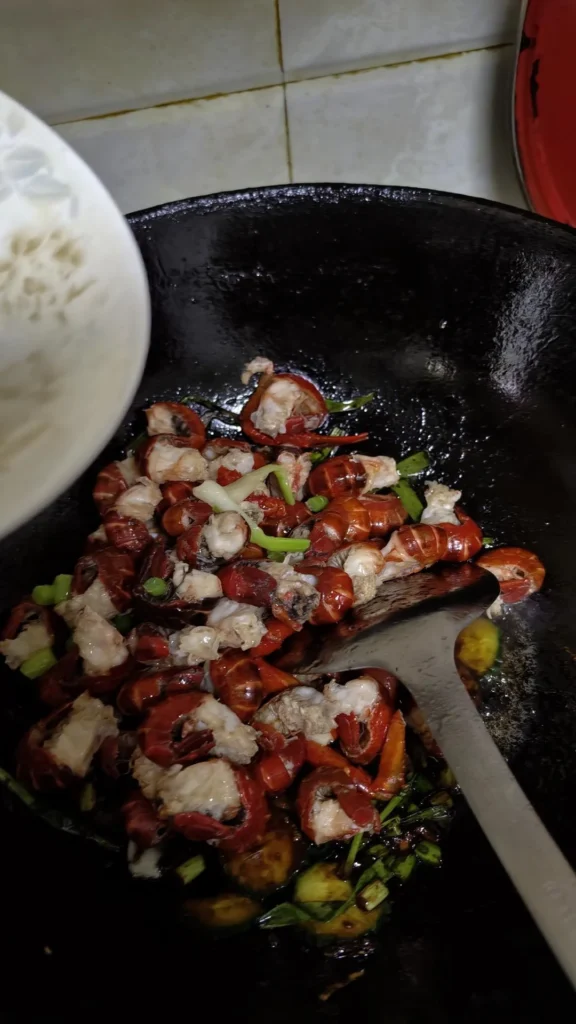 Homestyle Crayfish with Thirteen Spices — Mild, Savory & Salty, Perfect for Summer Parties