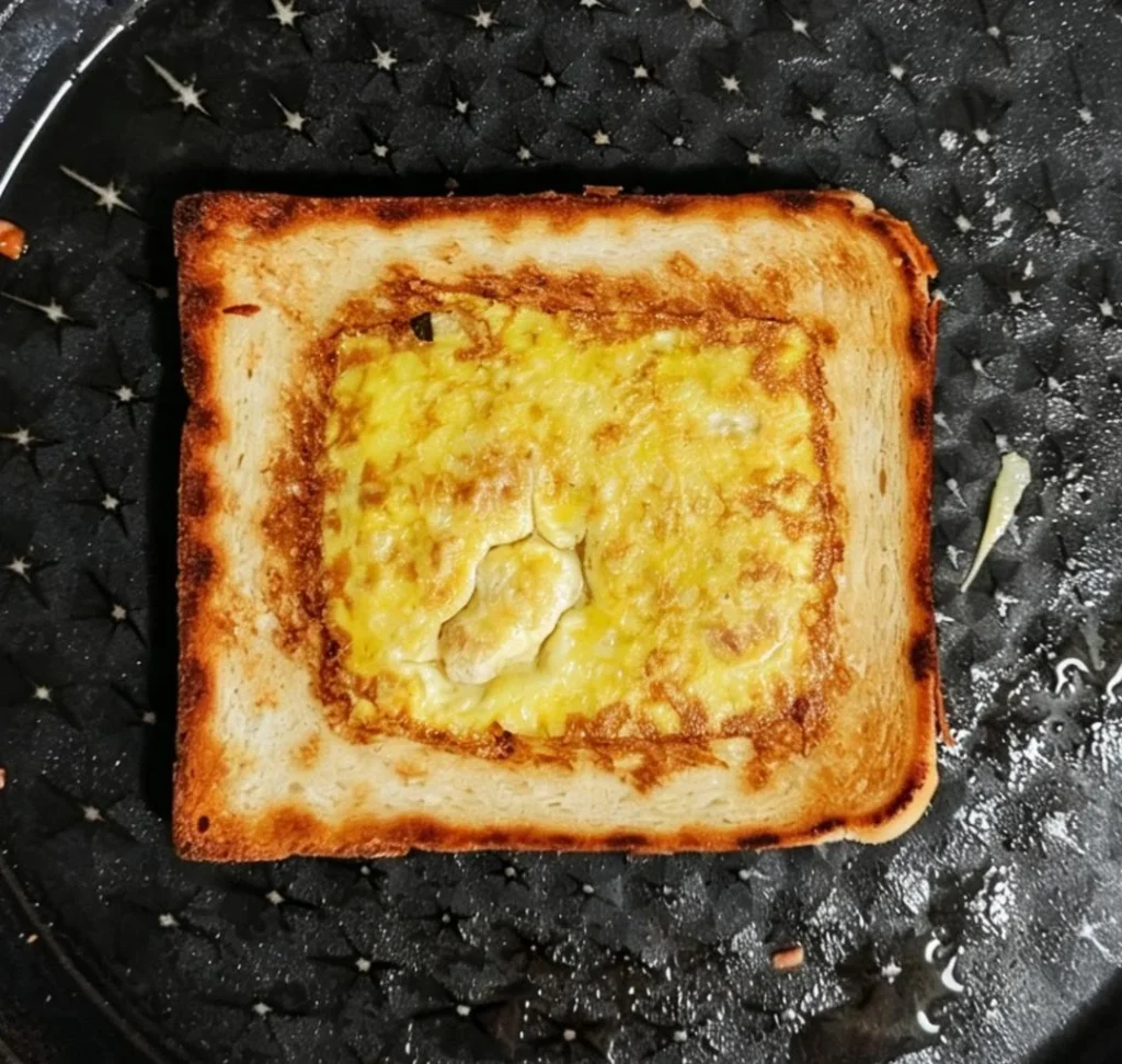 Super Easy Breakfast Toast Cups