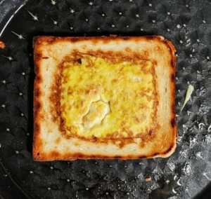 Super Easy Breakfast Toast Cups
