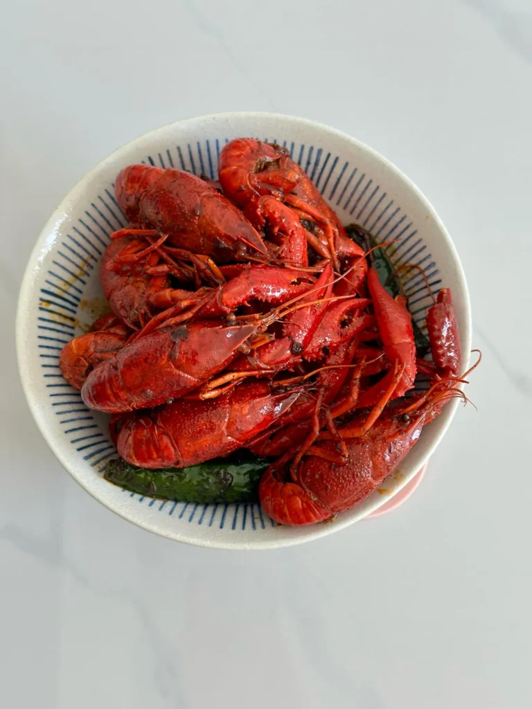 Oil-Braised Crayfish with Ramen (Quick Recipe)