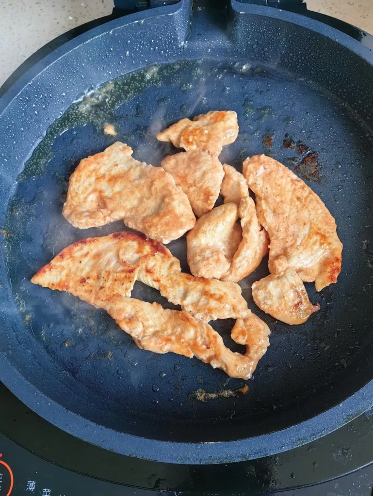 Easy Low-Fat Breakfast: Lettuce Wrapped Chicken Breast