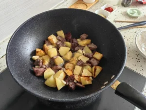 Dry Pot Potato and Beef Cubes