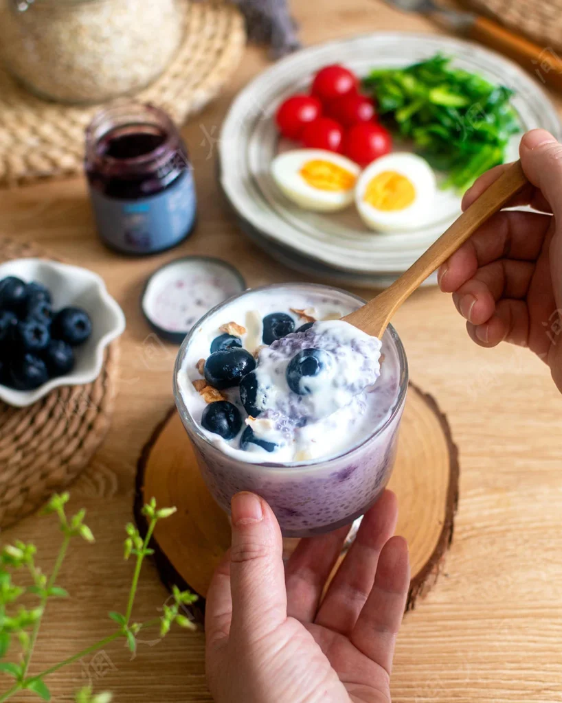 Blueberry Chia Seed Overnight Oats | Lazy Slimming Breakfast