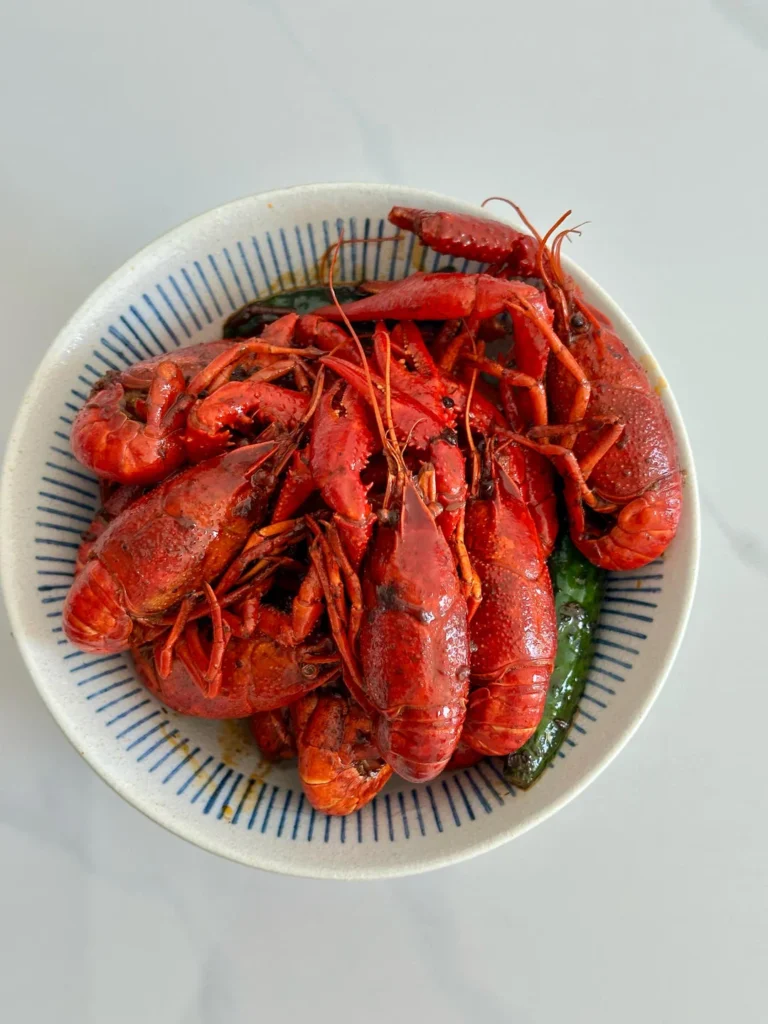 Oil-Braised Crayfish with Ramen (Quick Recipe)