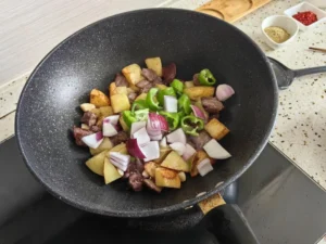 Dry Pot Potato and Beef Cubes