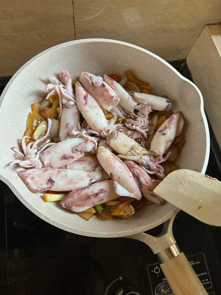 Stir-fried Squid with Onion Soy Sauce