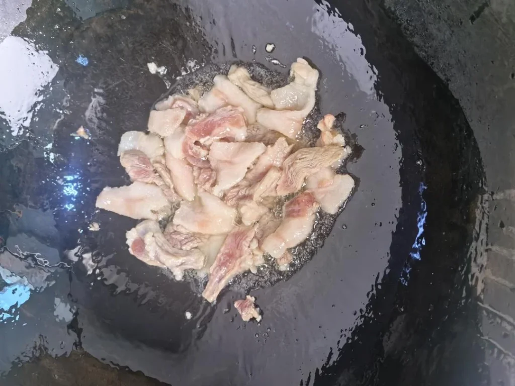 Stir-fried Hazelnut Mushrooms with Napa Cabbage – A Northeast Chinese Home Classic