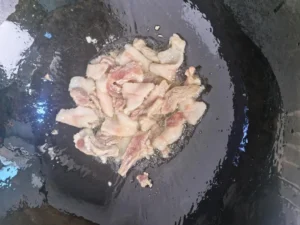 Stir-fried Hazelnut Mushrooms with Napa Cabbage – A Northeast Chinese Home Classic