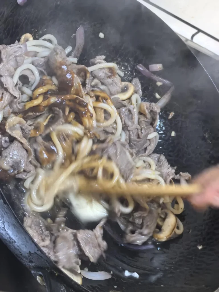 Quick Stir-Fried Beef Udon Noodles