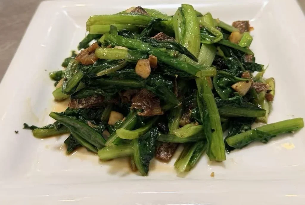 Stir-fried Indian Lettuce with Dace and Black Beans