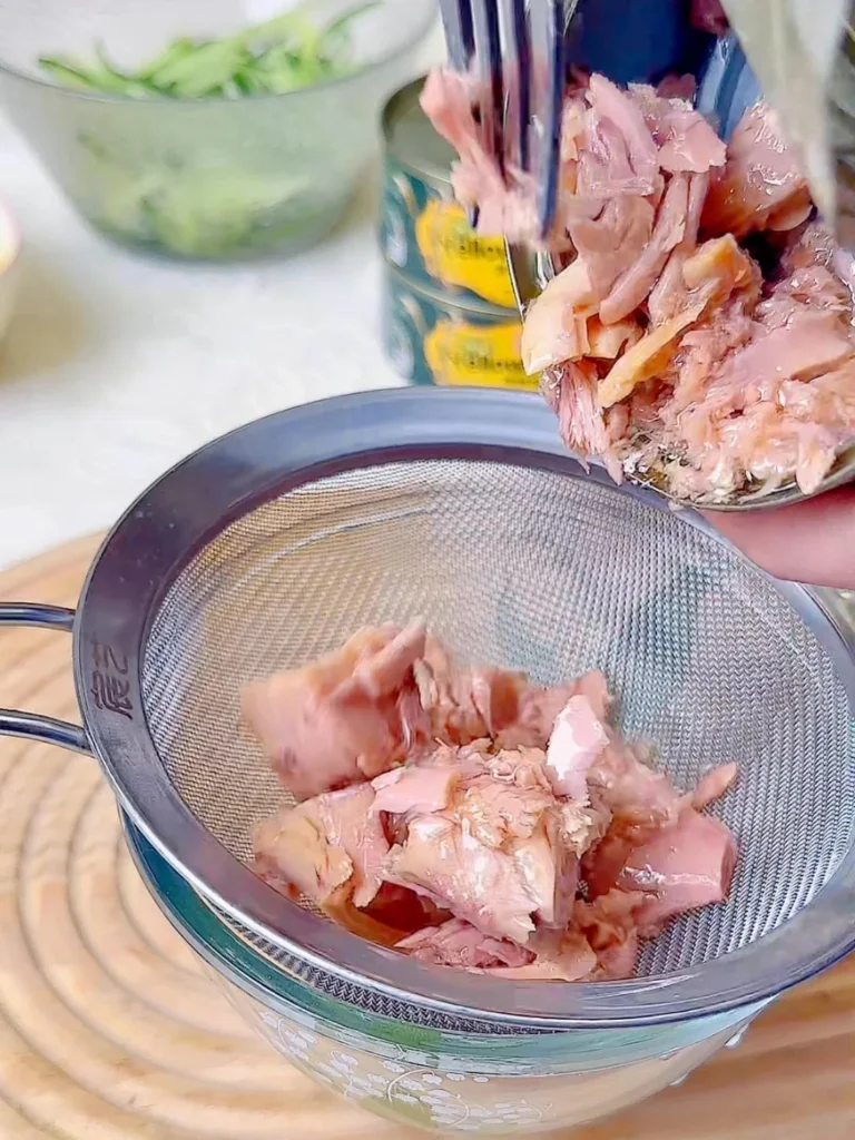 Low-Calorie Refreshing Tuna Seaweed Rice Bites